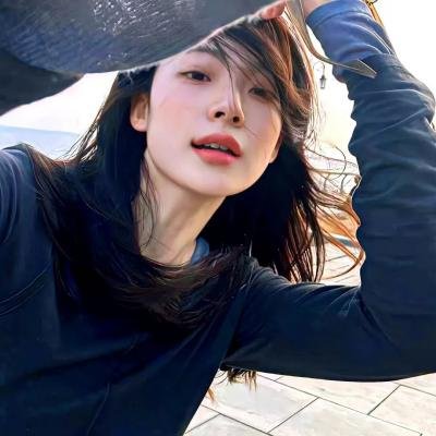 弯刀划破红玫瑰